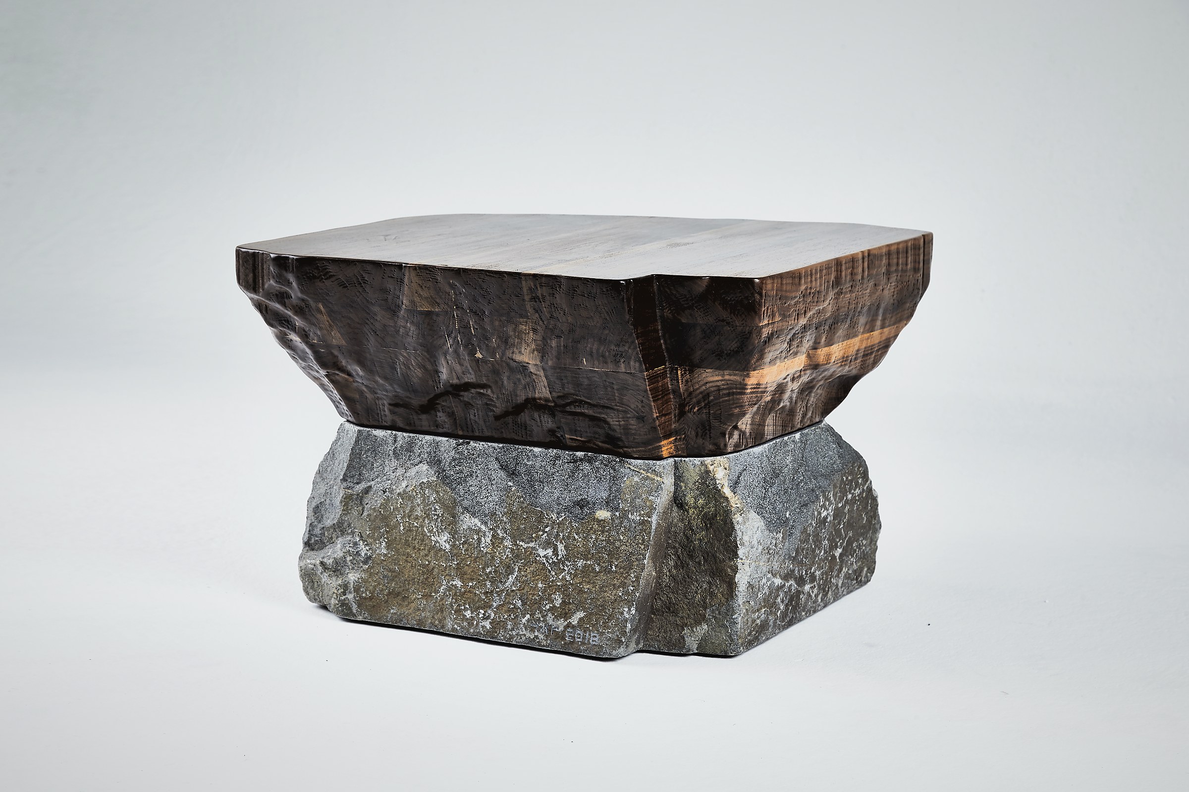 Wood Stone and Stone no.33 — 정면 · KCDF 스튜디오 촬영