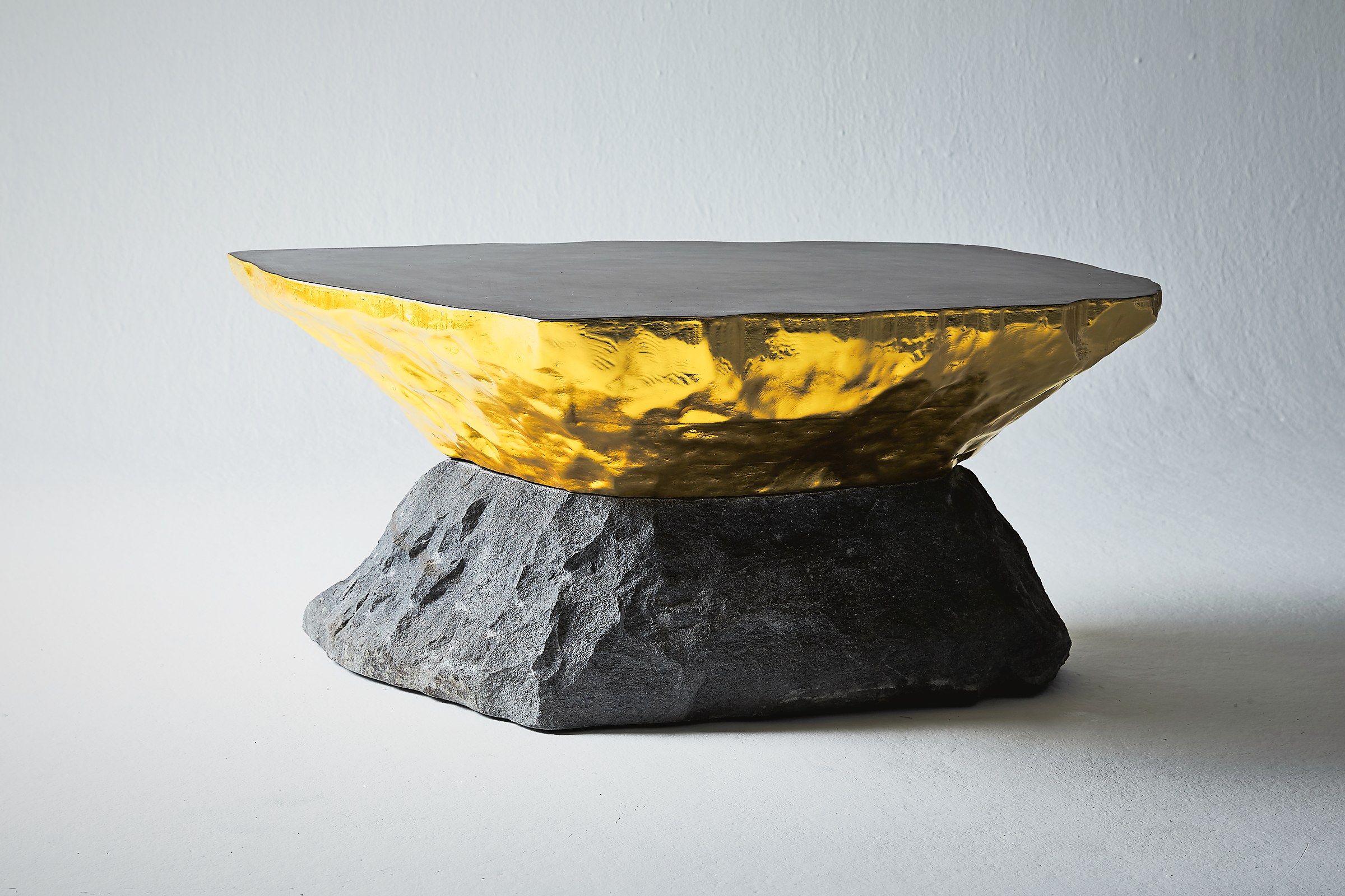 Wood Stone and Stone no.44 (Gold24k) — 정면 · KCDF 스튜디오 촬영