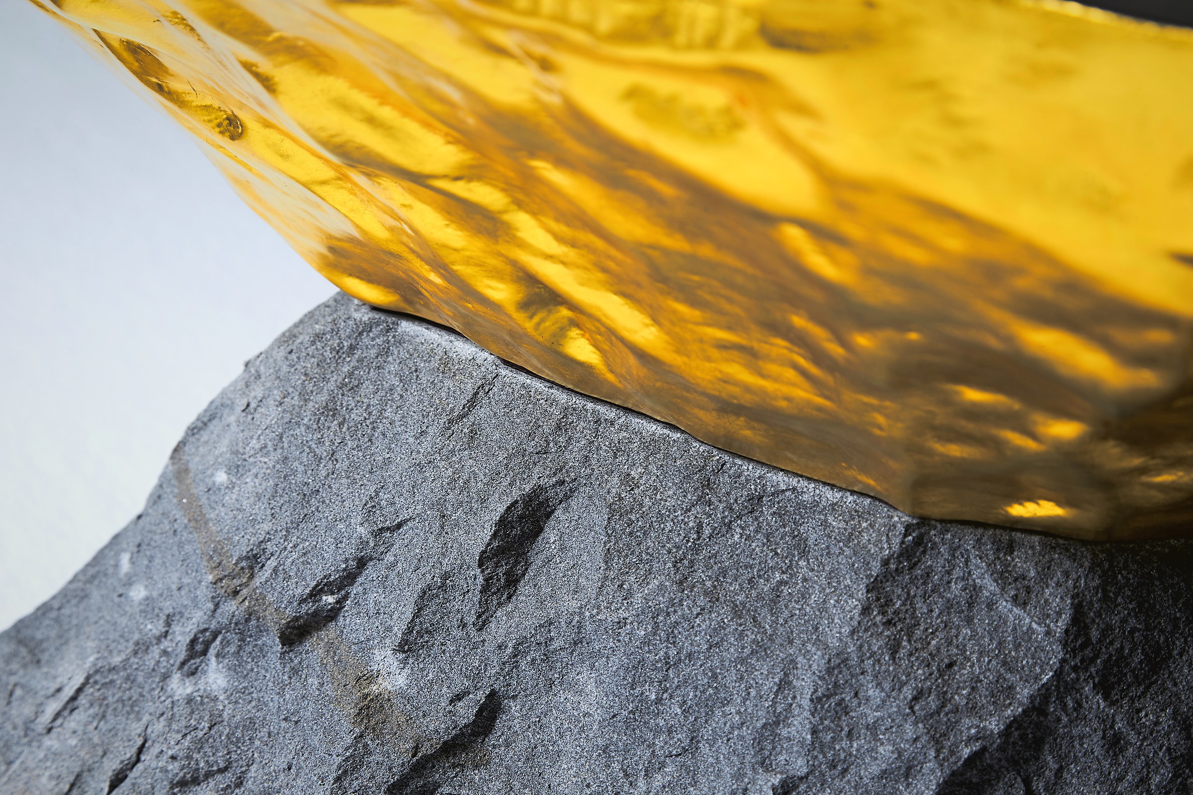 Wood Stone and Stone no.44 (Gold24k) — 24K 금박 가장자리와 자연석
