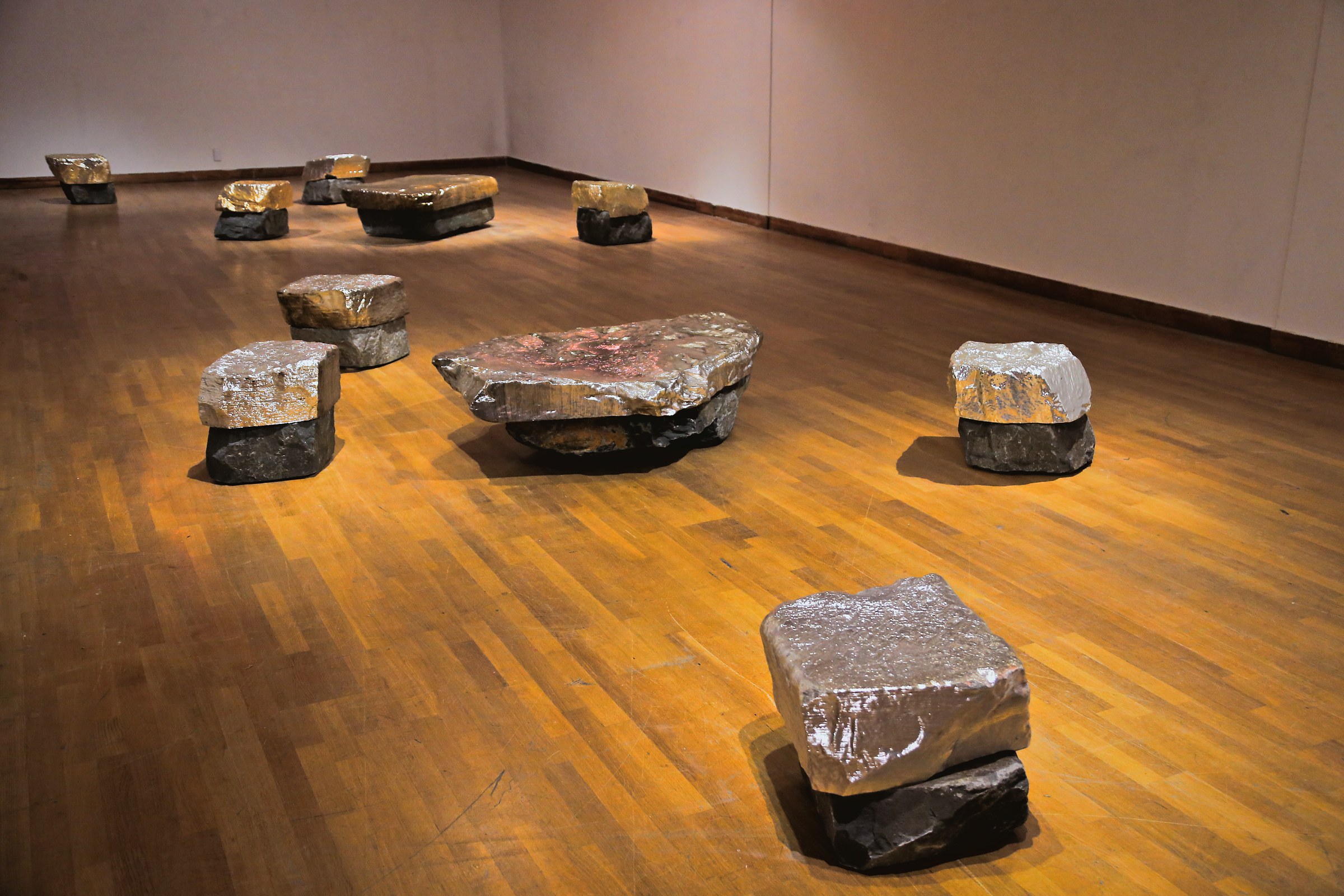 Silver Table — Gold and silver series in the gallery · HoMA, 2016